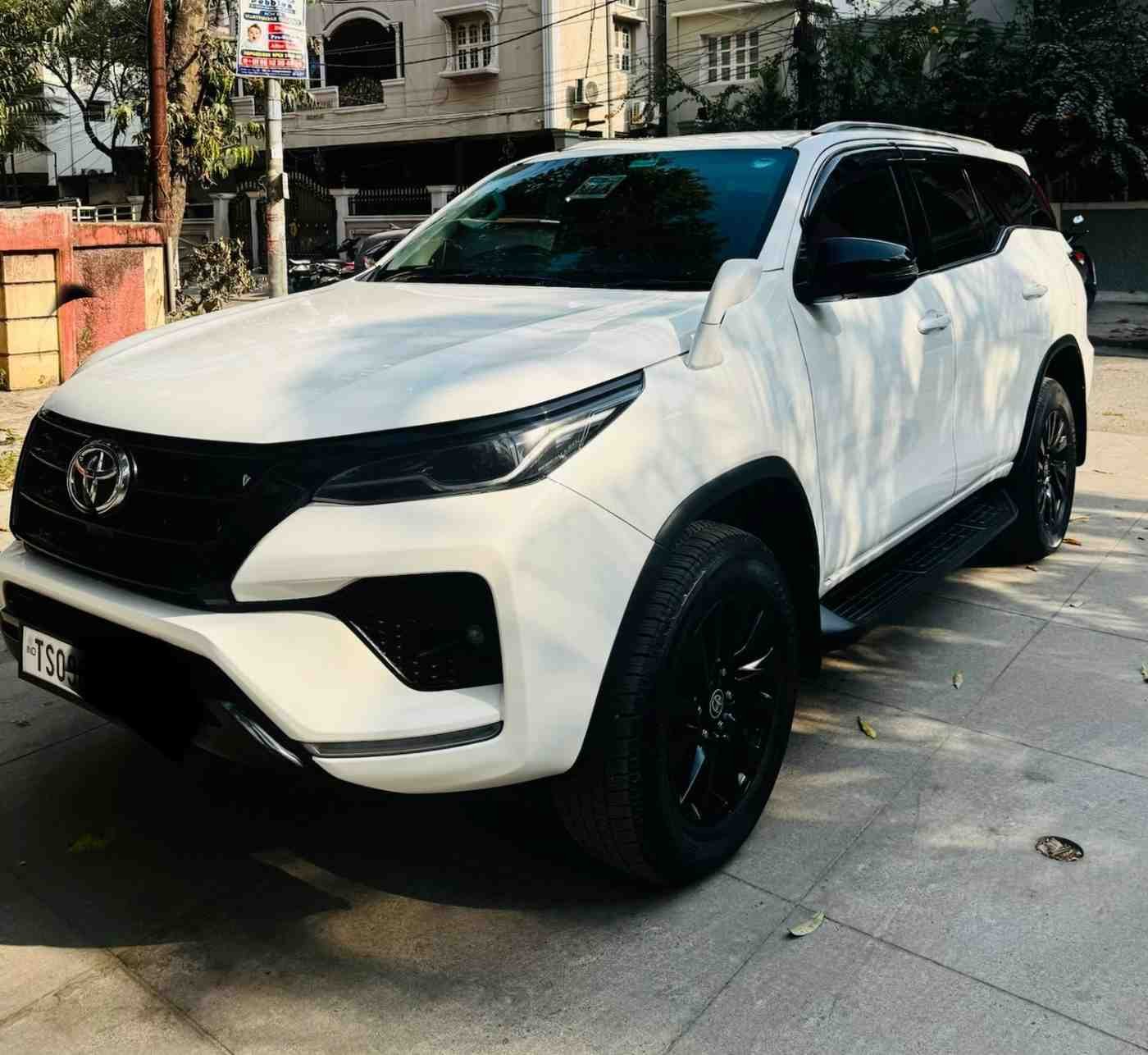 Toyota Fortuner 4x4 - Image 5